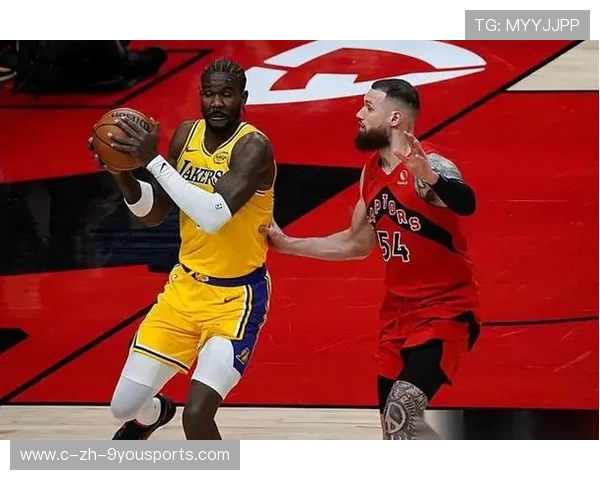 八村塁底角三分稳稳入袋，湖人 bench 发力